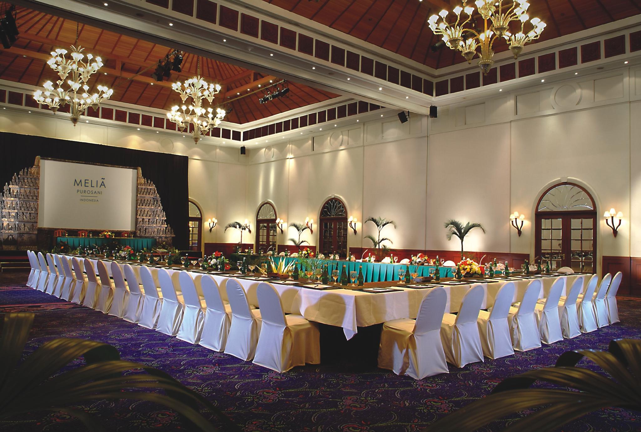 Melia Purosani Yogyakarta Hotel Restaurant photo The ballroom of the hotel