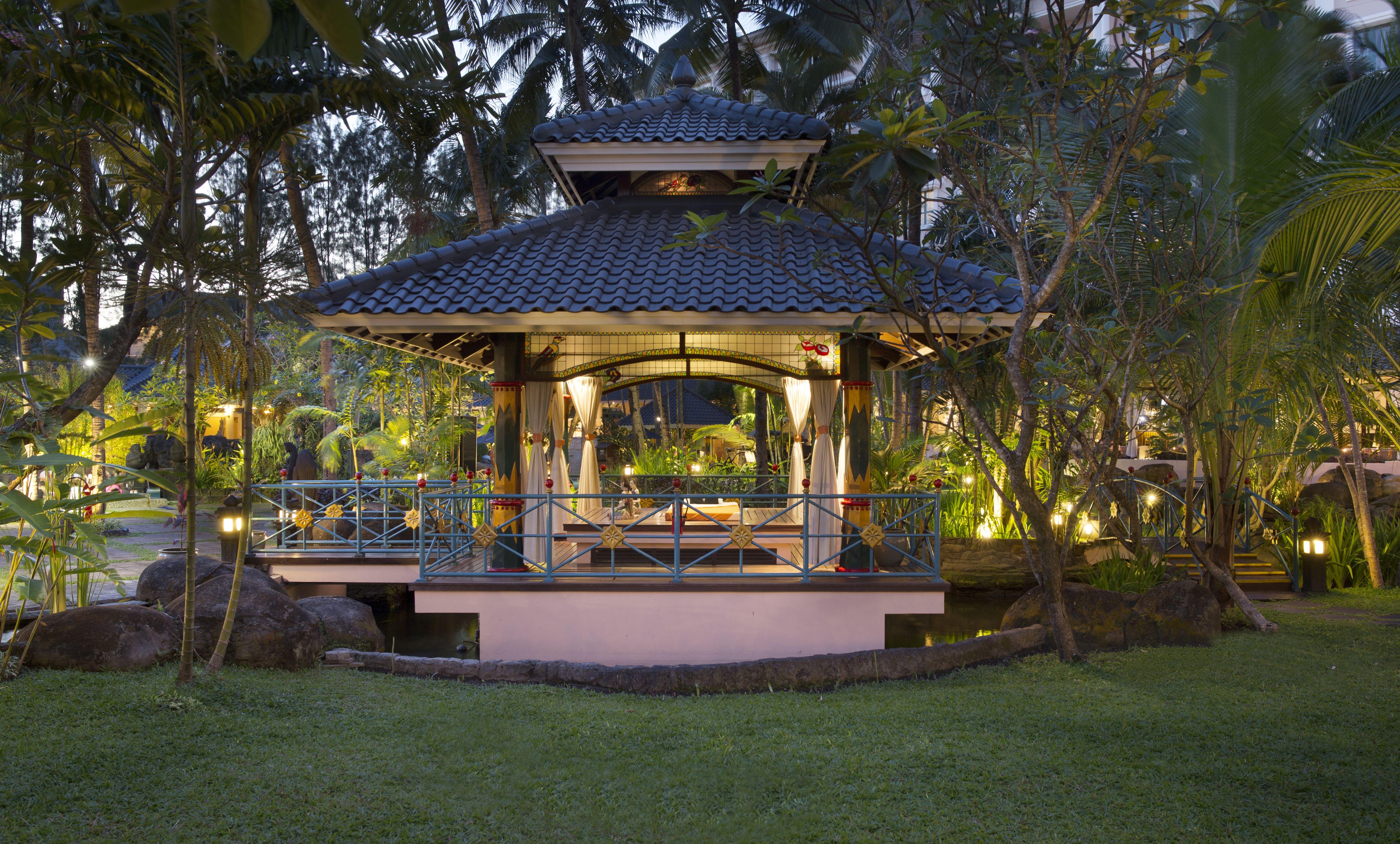Melia Purosani Yogyakarta Hotel Exterior photo The Royal Thai Garden