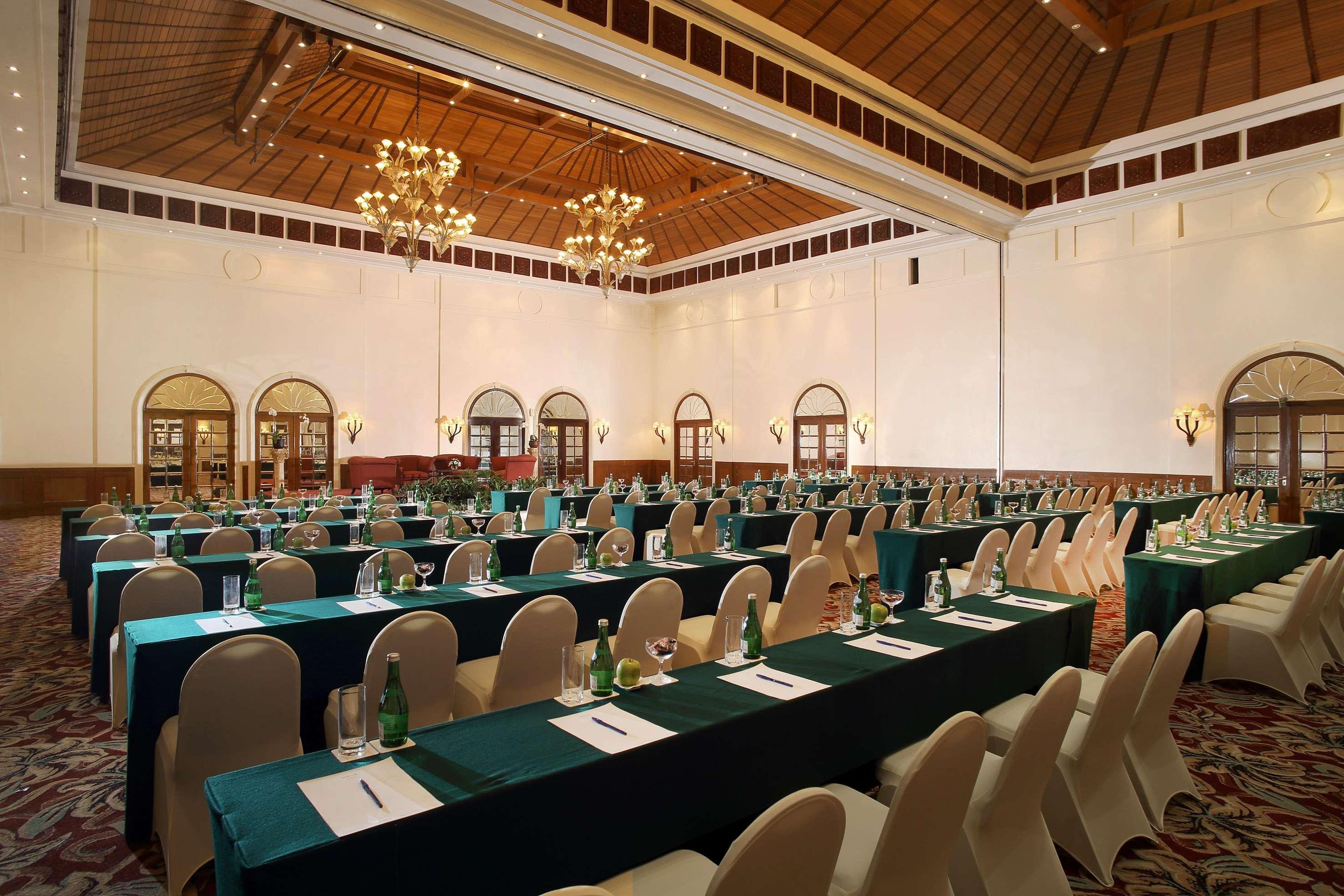 Melia Purosani Yogyakarta Hotel Exterior photo The meeting room