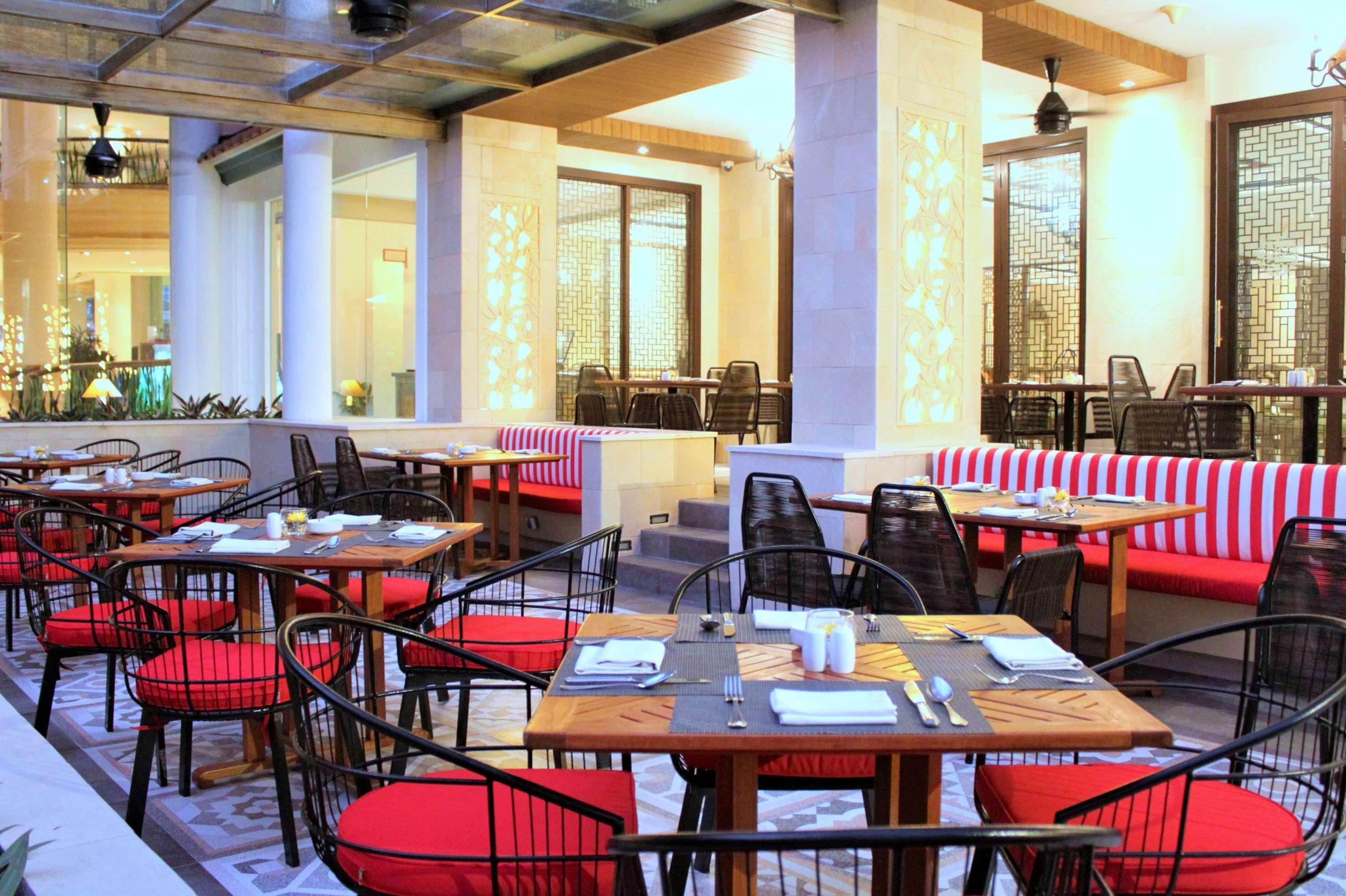 Melia Purosani Yogyakarta Hotel Exterior photo The interior of the restaurant