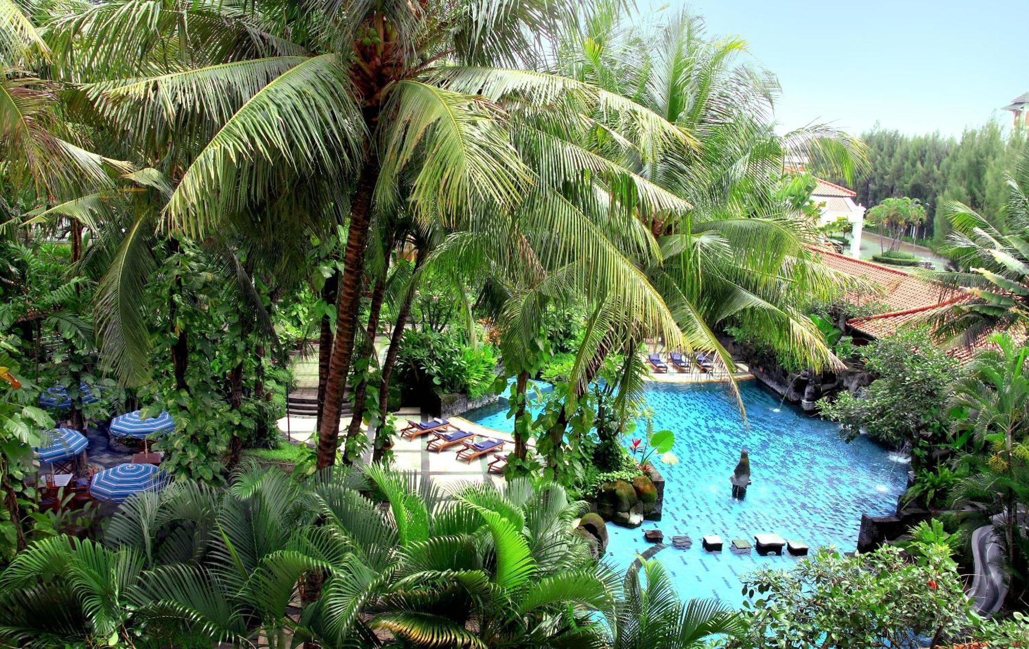 Melia Purosani Yogyakarta Hotel Exterior photo The pool at the Shangri-La Hotel, Kuala Lumpur